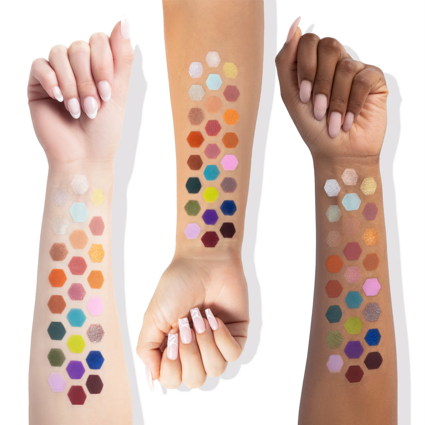 Paleta de Sombras LUIS TORRES OVERDRESSED ARTIST SHADOW PALETTE BEAUTY CREATIONS